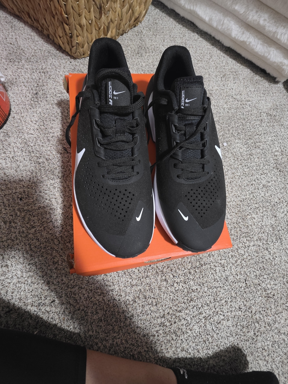 Nike Men's Black Athletic Sneakers with White Swoosh